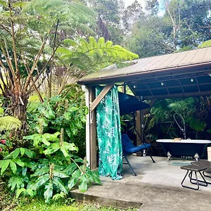 Holiday home Romantic Retreat: Luxury Soak-tub & Firepit Near Hawaii Park United States